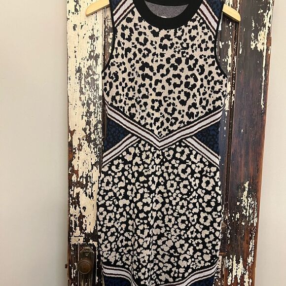 Women’s Vince Camuto animal print sleeveless sweater dress. Size M. - Picture 1 of 8